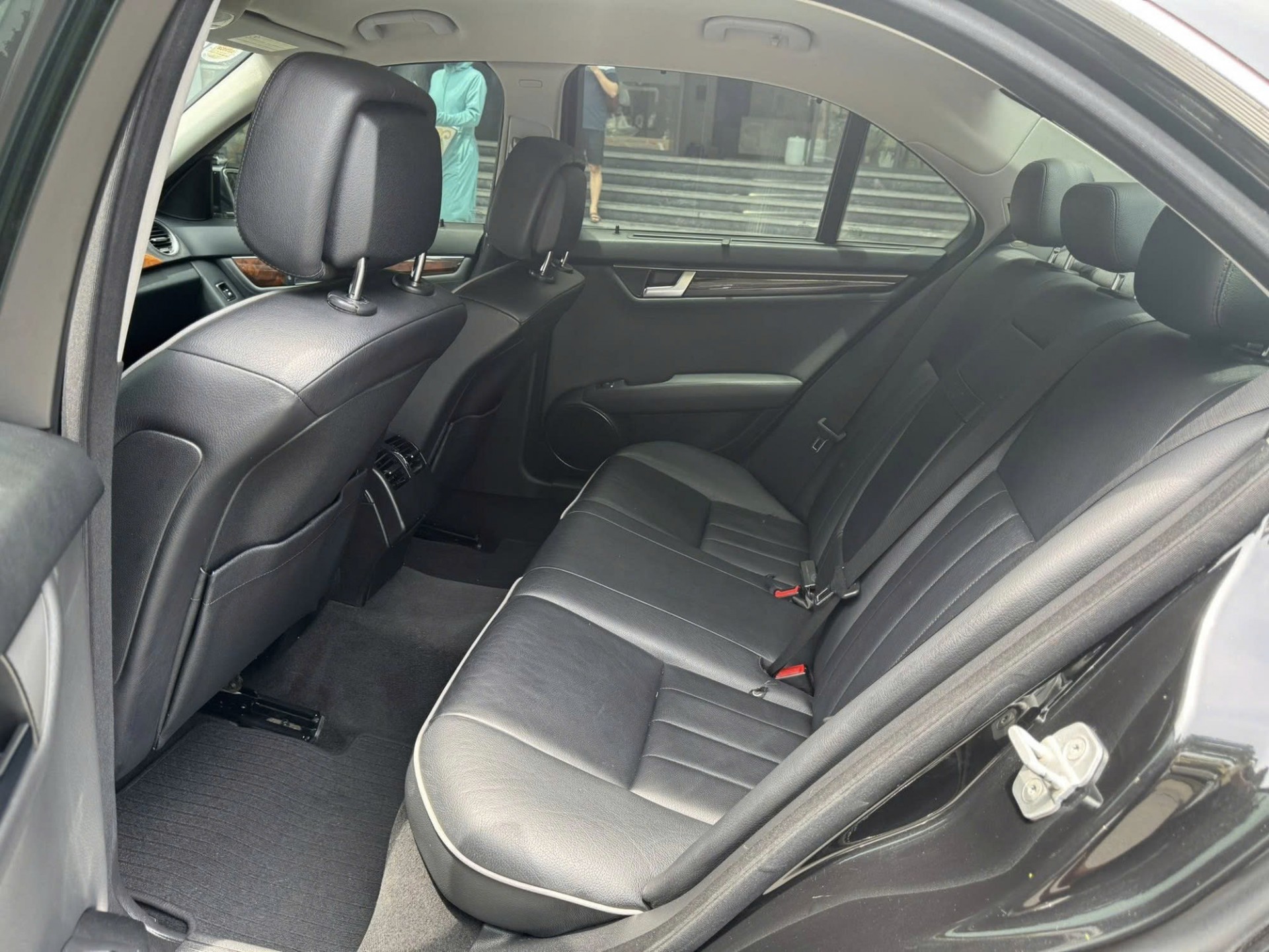 Ngắm Mercedes-Benz C 250 CGI đời 2011 bán chỉ hơn 200 triệu