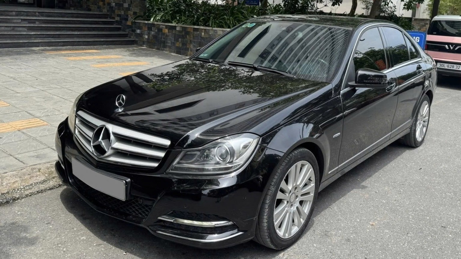 Ngắm Mercedes-Benz C 250 CGI đời 2011 bán chỉ hơn 200 triệu