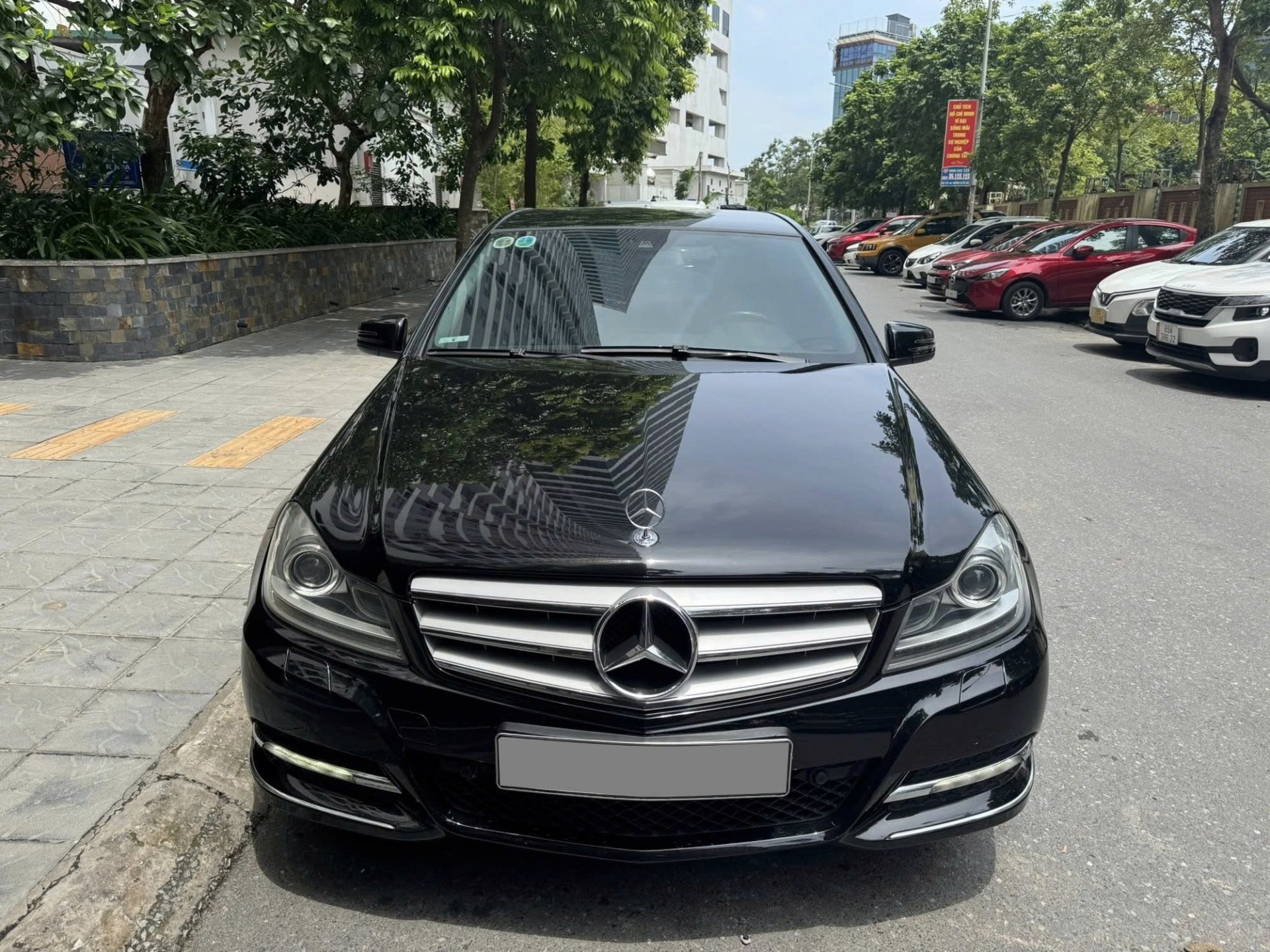 Ngắm Mercedes-Benz C 250 CGI đời 2011 bán chỉ hơn 200 triệu