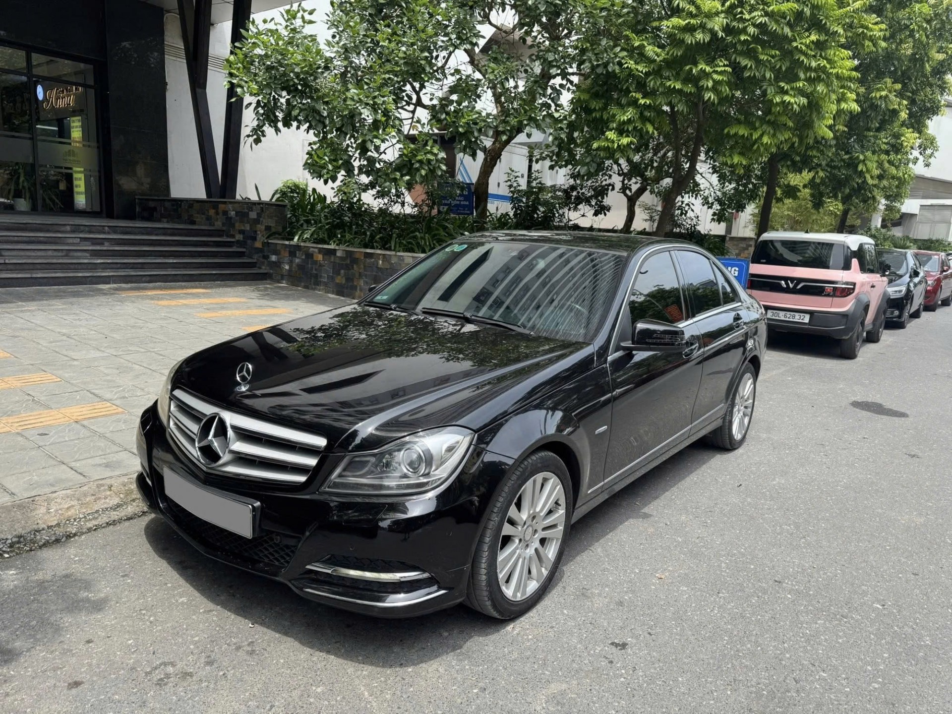Ngắm Mercedes-Benz C 250 CGI đời 2011 bán chỉ hơn 200 triệu
