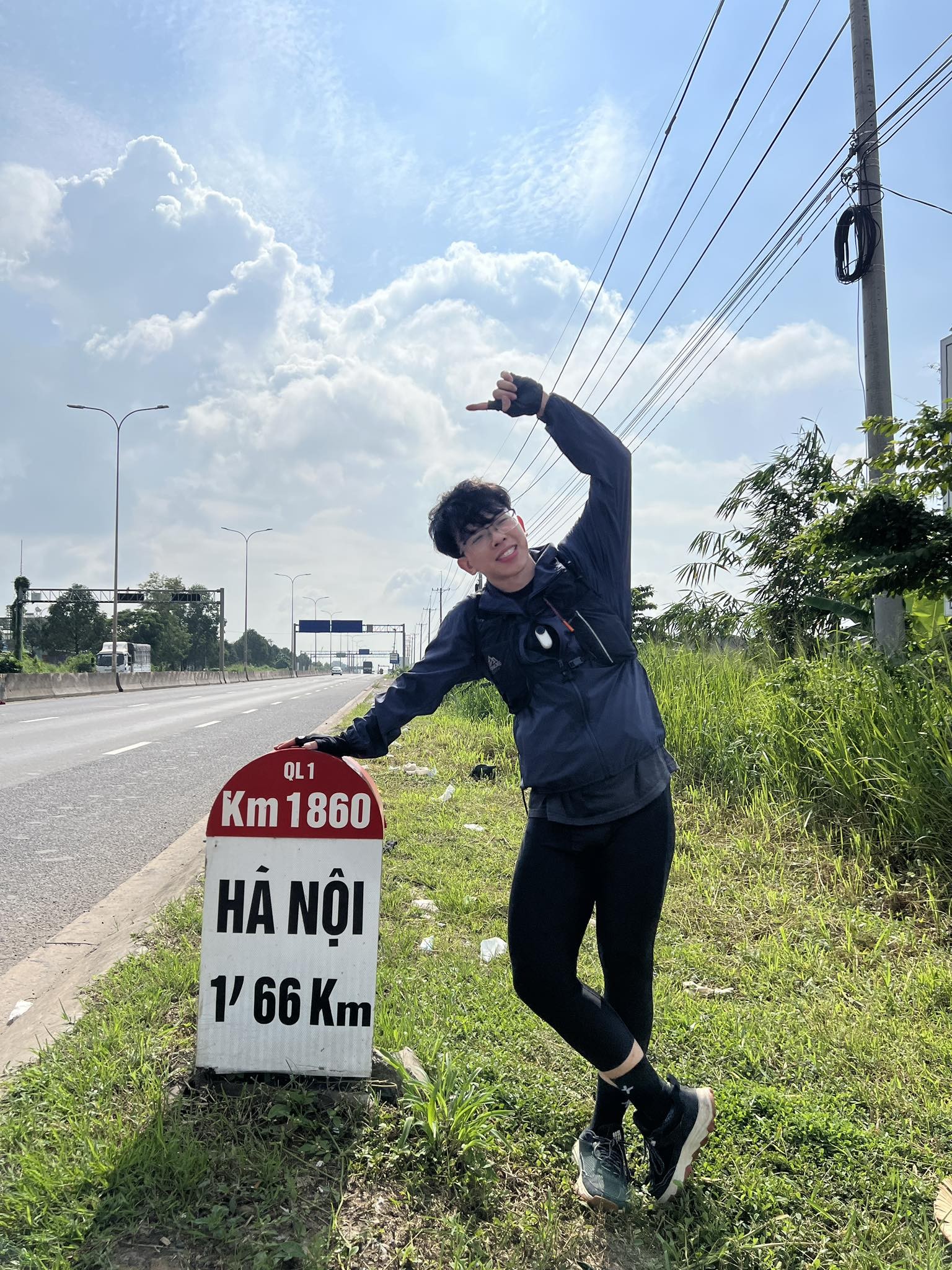 Chàng trai 2k2 vượt 1.683 km, đạp xe từ TP. HCM ra Hà Nội xem diễu binh 2/9