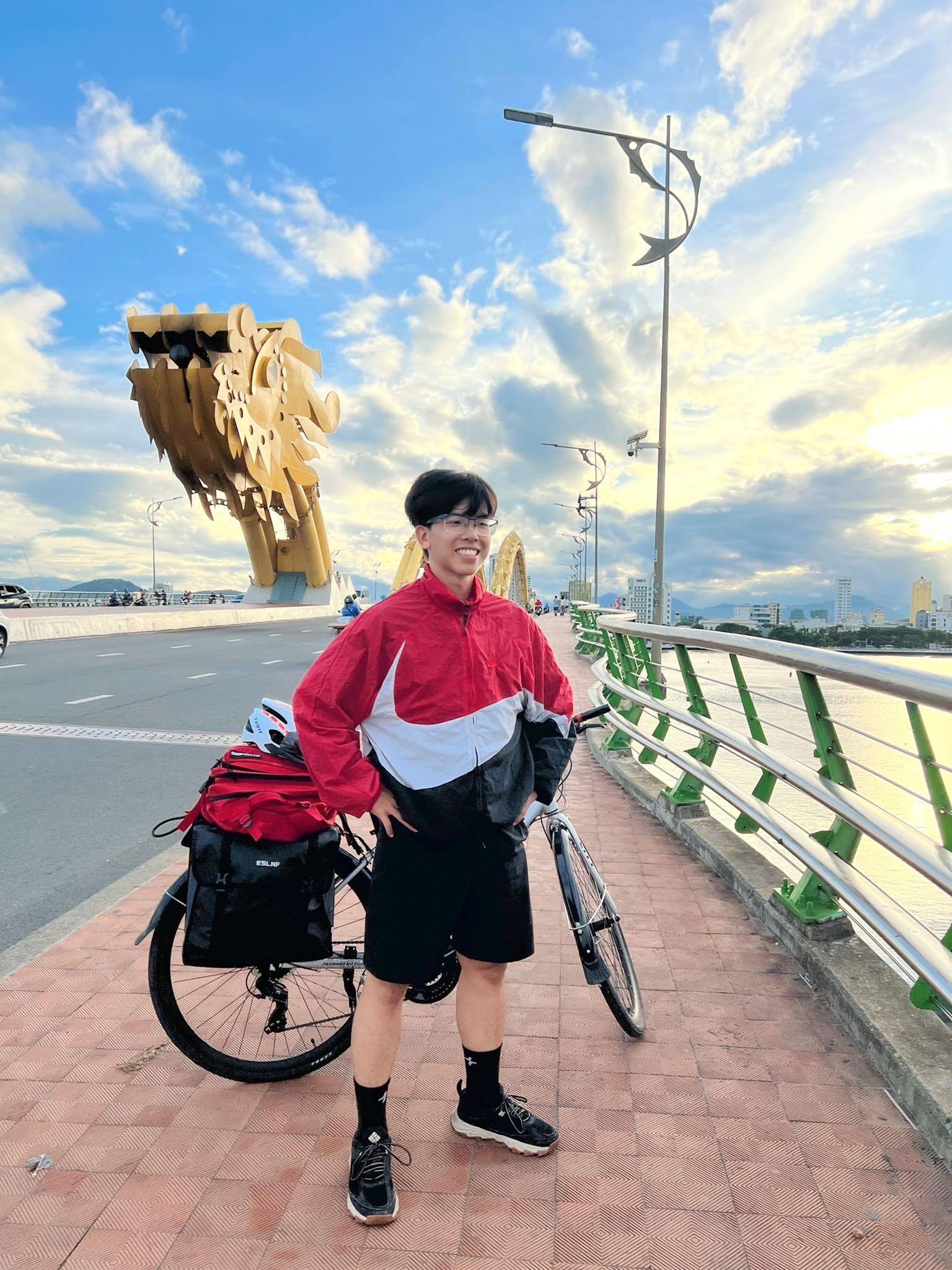 Chàng trai 2k2 vượt 1.683 km, đạp xe từ TP. HCM ra Hà Nội xem diễu binh 2/9