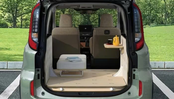 Minivan Toyota có thêm biến thể giúp khách hàng có trải nghiệm đi cắm trại ngay trong sân nhà mình