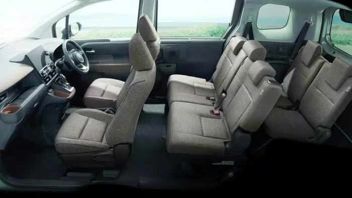 Minivan Toyota có thêm biến thể giúp khách hàng có trải nghiệm đi cắm trại ngay trong sân nhà mình