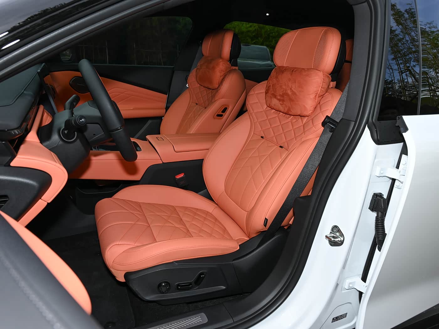 Lynk & Co 10 EM-P mở bán ở Trung Quốc