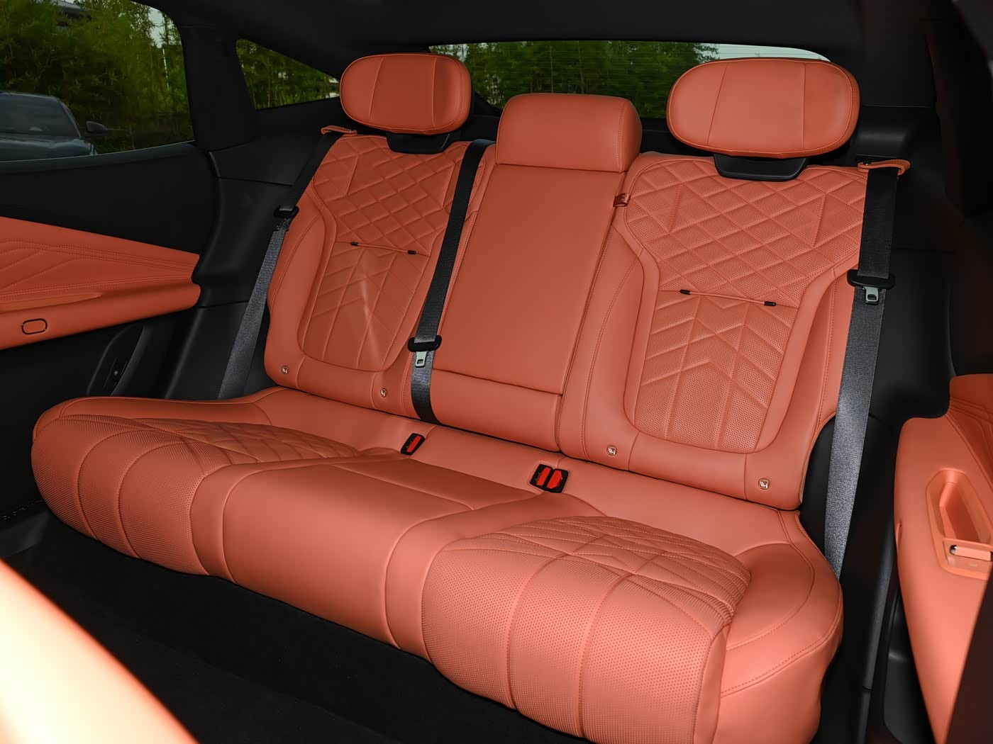 Lynk & Co 10 EM-P mở bán ở Trung Quốc