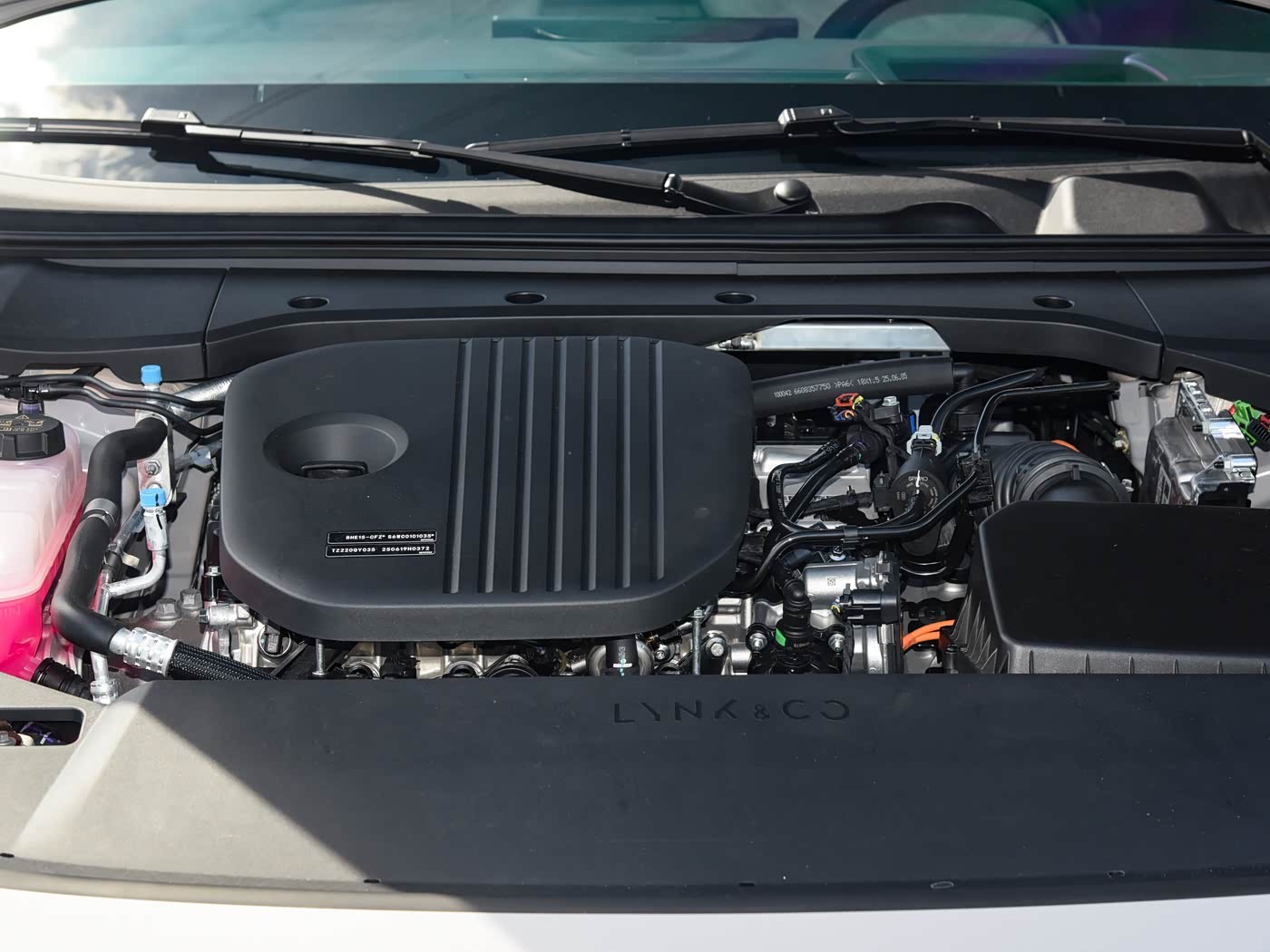 Lynk & Co 10 EM-P mở bán ở Trung Quốc