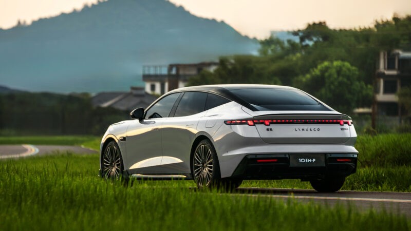 Lynk & Co 10 EM-P mở bán ở Trung Quốc