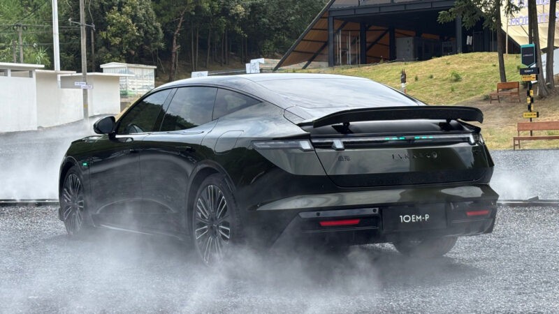 Lynk & Co 10 EM-P mở bán ở Trung Quốc