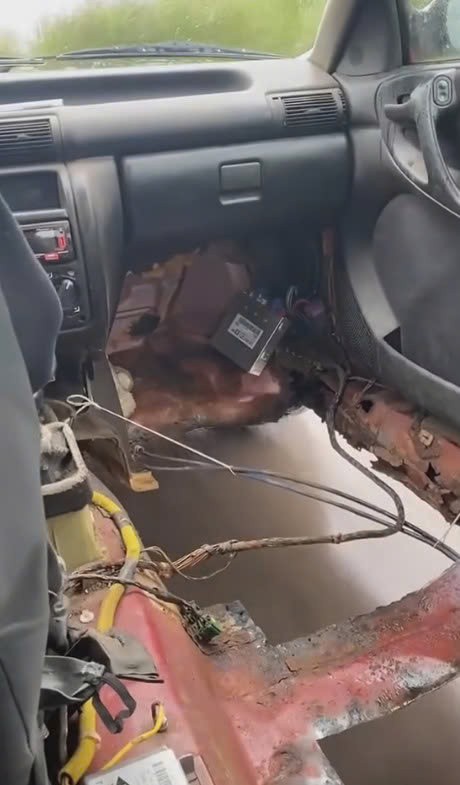 Clip xe không gầm chạy bon bon