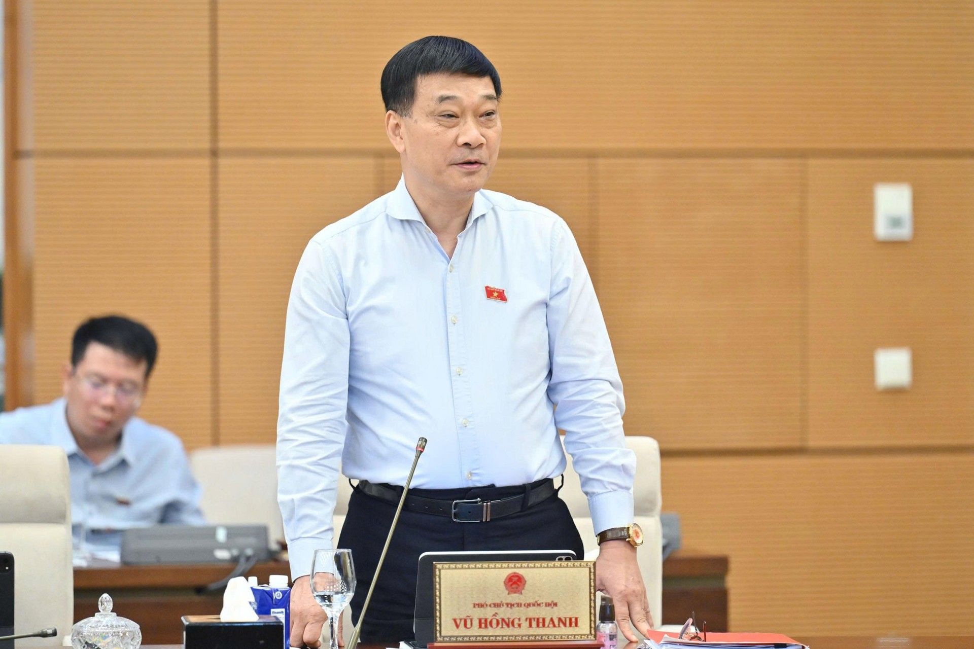 Phó chủ tịch Quốc hội Vũ Hồng Thanh phát biểu tại phiên họp.