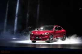 Ford Việt Nam ra mắt xe điện Mustang Mach-E, công bố hệ thống 300 trạm sạc, ưu đãi 100 triệu cho những khách đầu tiên