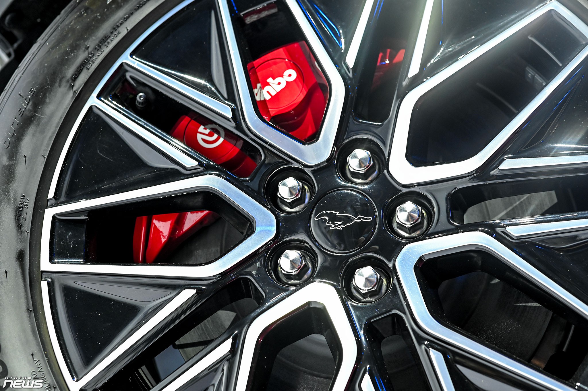 Ford Mustang Mach-E - Di sản của dòng xe cơ bắp Mỹ trong một mẫu xe SUV điện