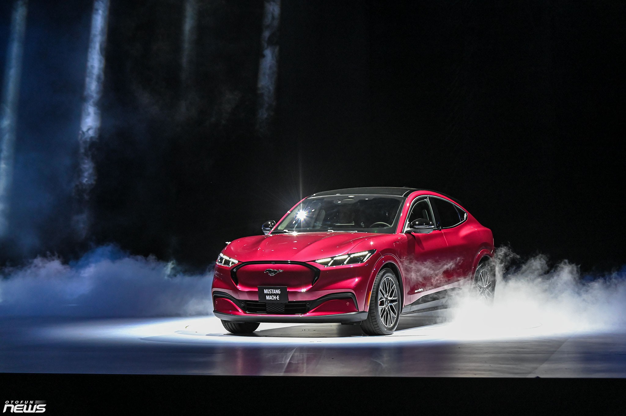 Mustang Mach - E, mẫu xe thuần điện đầu tiên của Ford đến thị trường Việt Nam