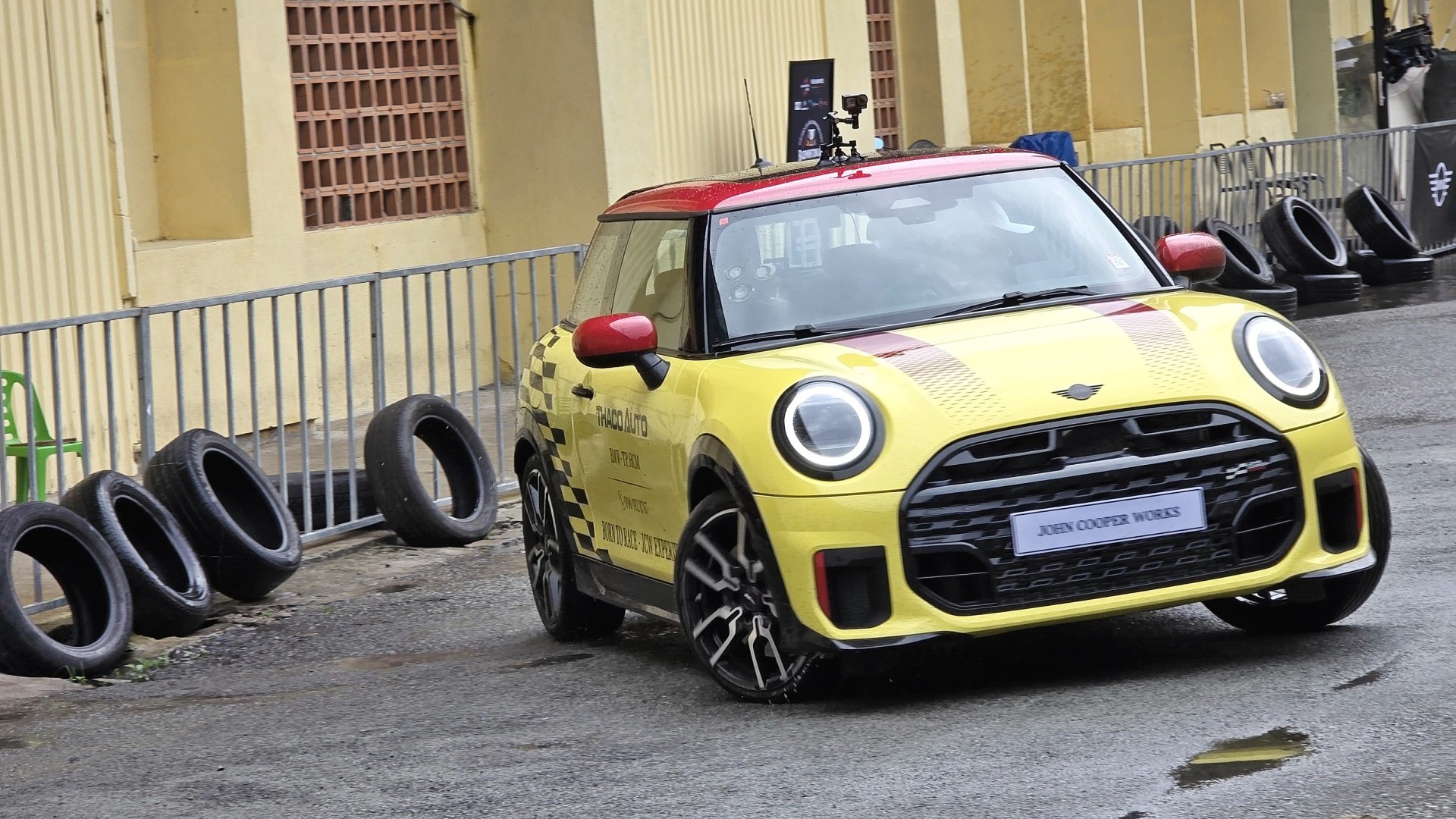 Mini John Cooper Works 3 cửa ra mắt tại Việt Nam, giá từ 2,529 tỷ đồng