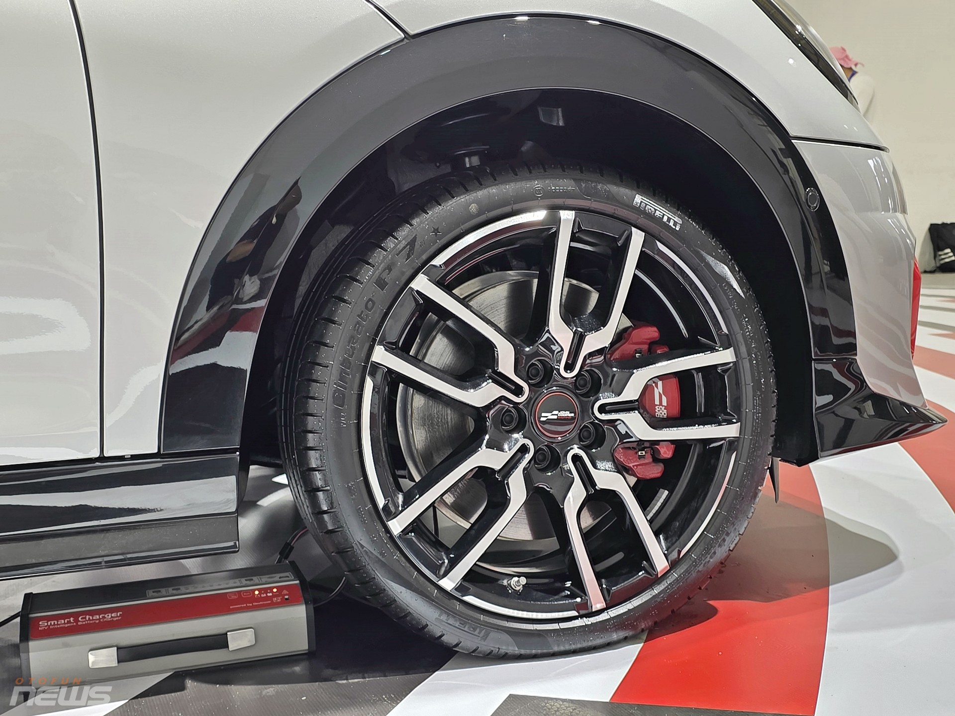 Mini John Cooper Works 3 cửa ra mắt tại Việt Nam, giá từ 2,529 tỷ đồng