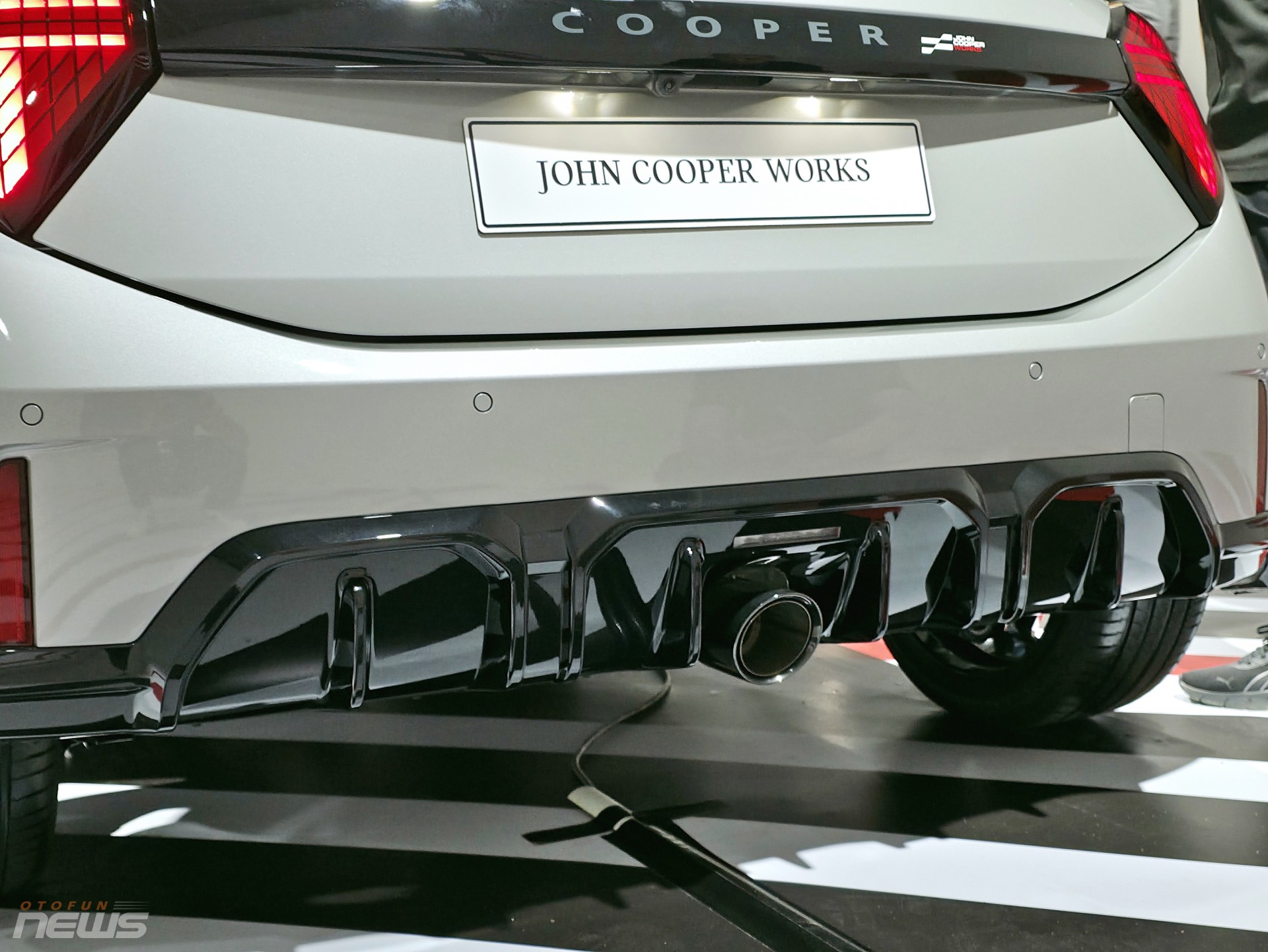 Mini John Cooper Works 3 cửa ra mắt tại Việt Nam, giá từ 2,529 tỷ đồng