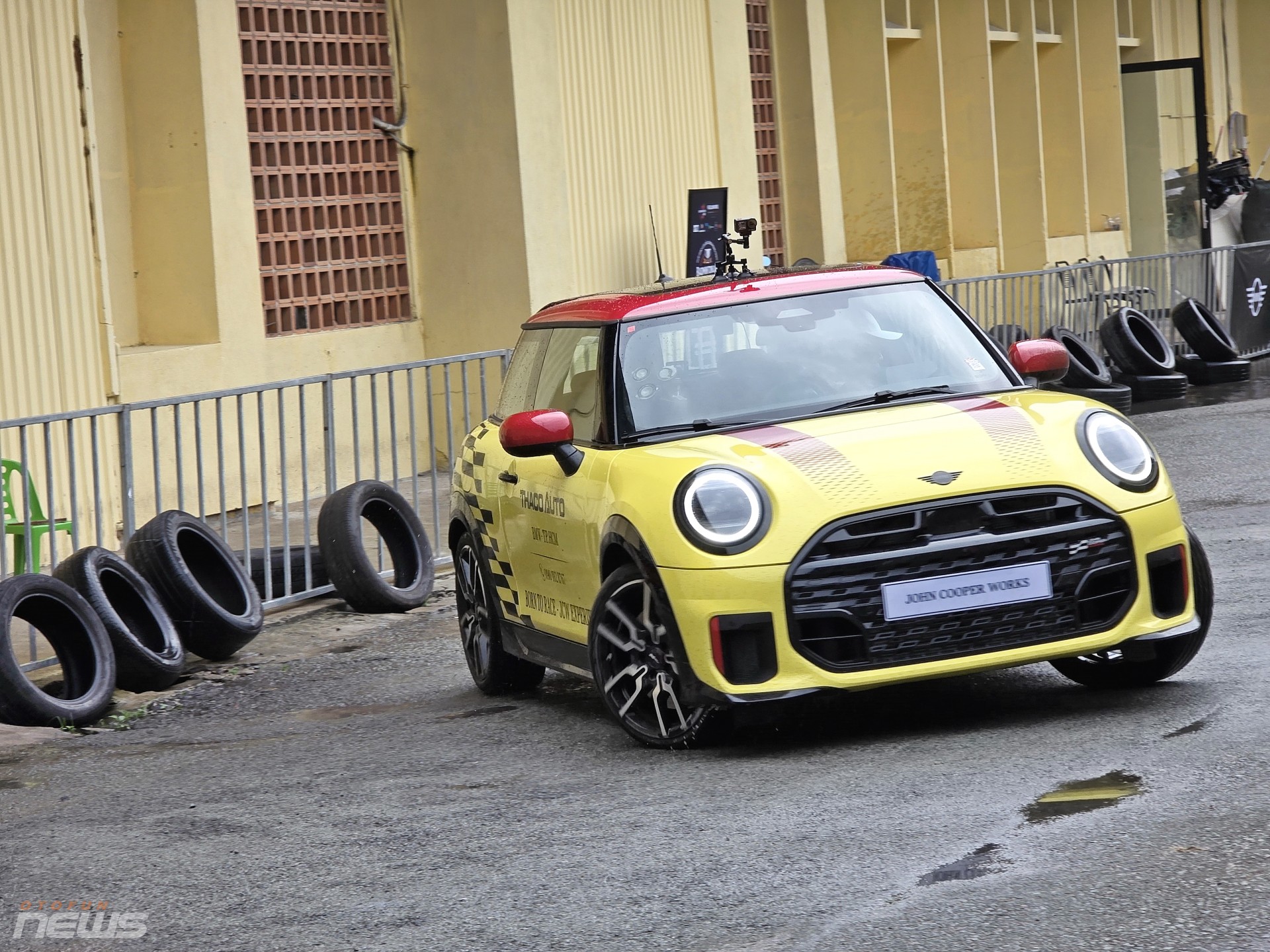 Mini John Cooper Works 3 cửa ra mắt tại Việt Nam, giá từ 2,529 tỷ đồng