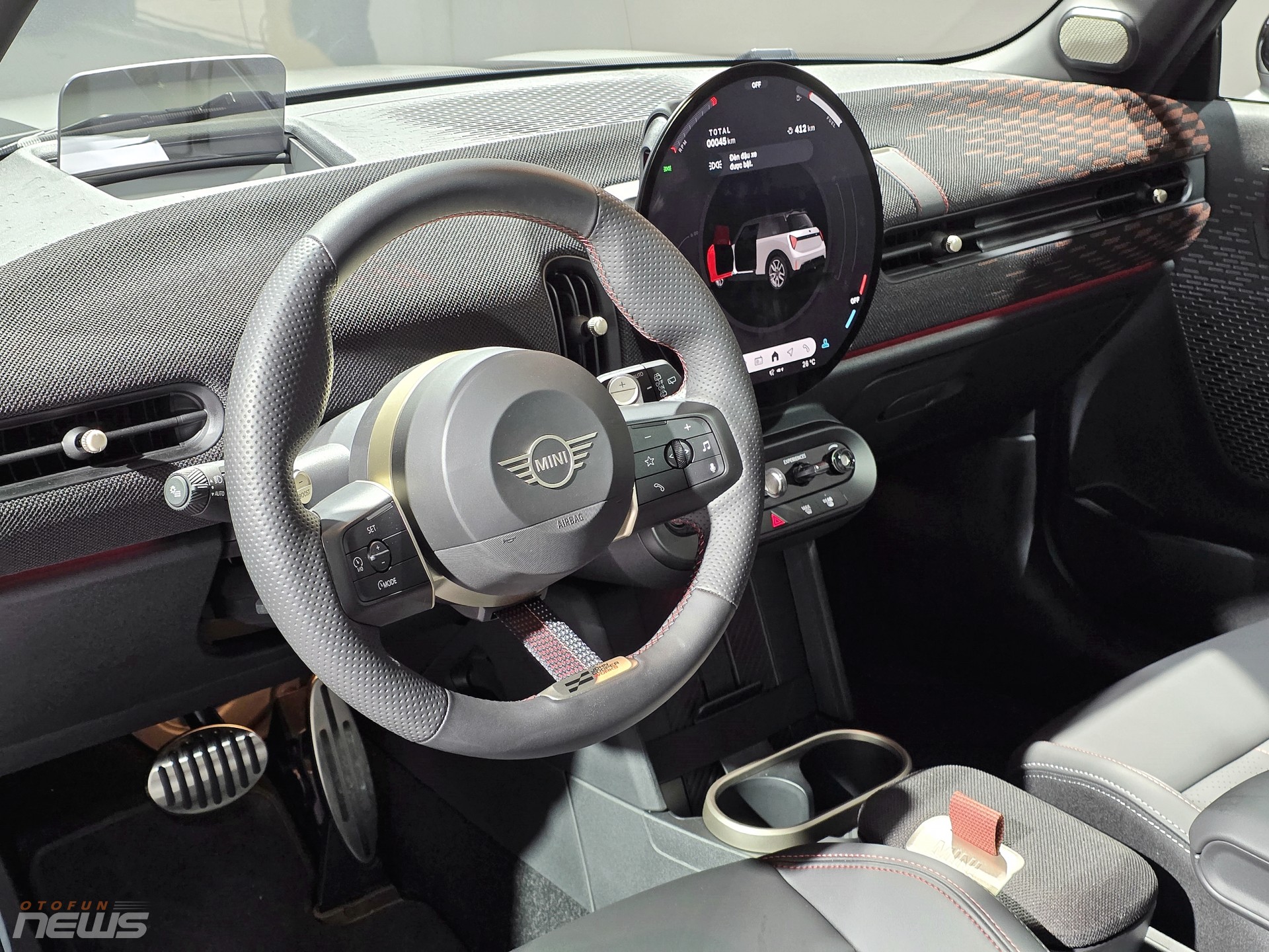 Mini John Cooper Works 3 cửa ra mắt tại Việt Nam, giá từ 2,529 tỷ đồng