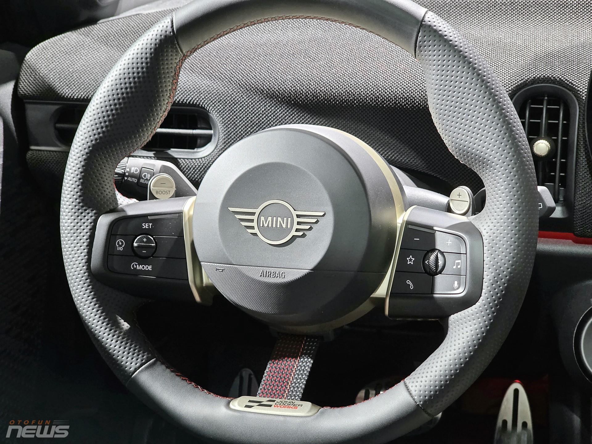 Mini John Cooper Works 3 cửa ra mắt tại Việt Nam, giá từ 2,529 tỷ đồng