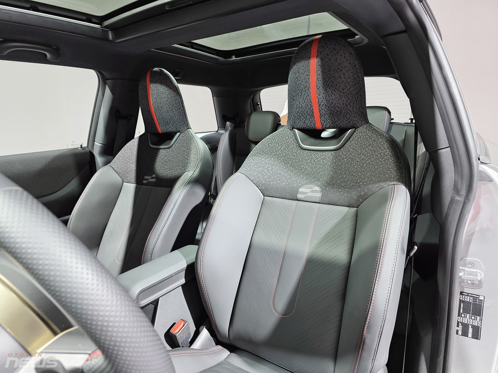 Mini John Cooper Works 3 cửa ra mắt tại Việt Nam, giá từ 2,529 tỷ đồng