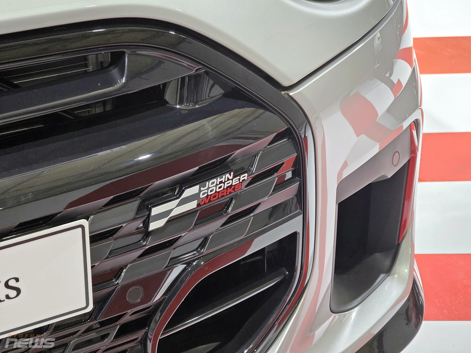 Mini John Cooper Works 3 cửa ra mắt tại Việt Nam, giá từ 2,529 tỷ đồng