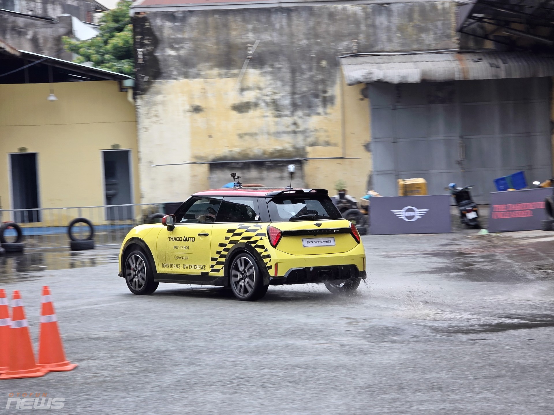Mini John Cooper Works 3 cửa ra mắt tại Việt Nam, giá từ 2,529 tỷ đồng