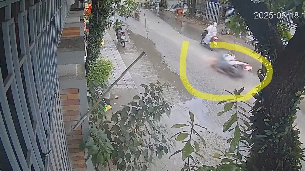 Phóng nhanh trên đường trơn trượt, thanh niên gặp tai nạn nghiêm trọng