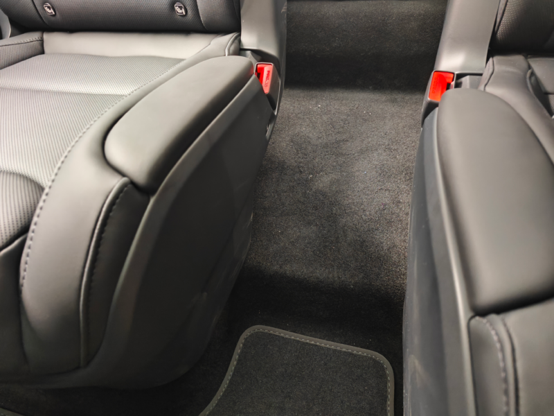 Tesla Model Y bản 6 chỗ bị chê