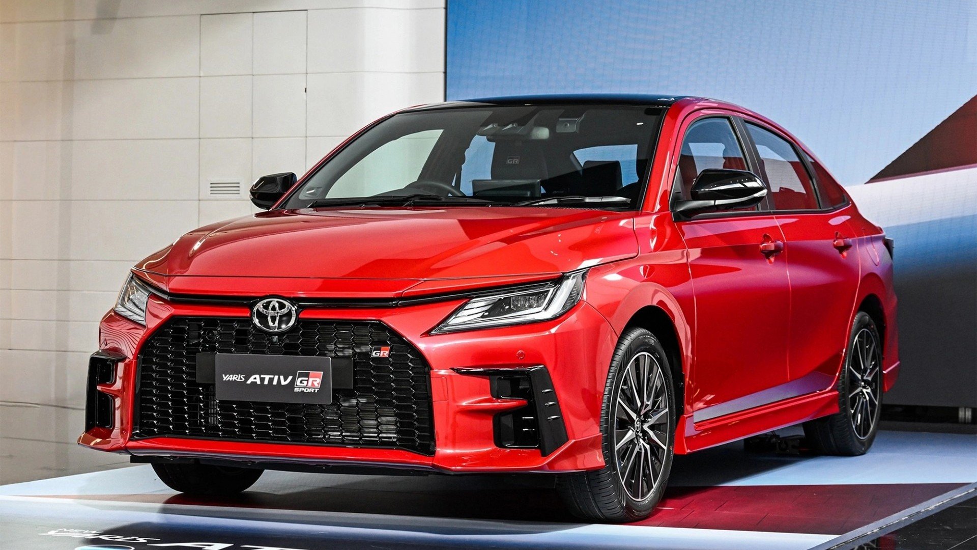 Toyota Yaris ATIV hybrid 2025 ra mắt tại Thái Lan, tiêu hao chỉ 3,4L/100km