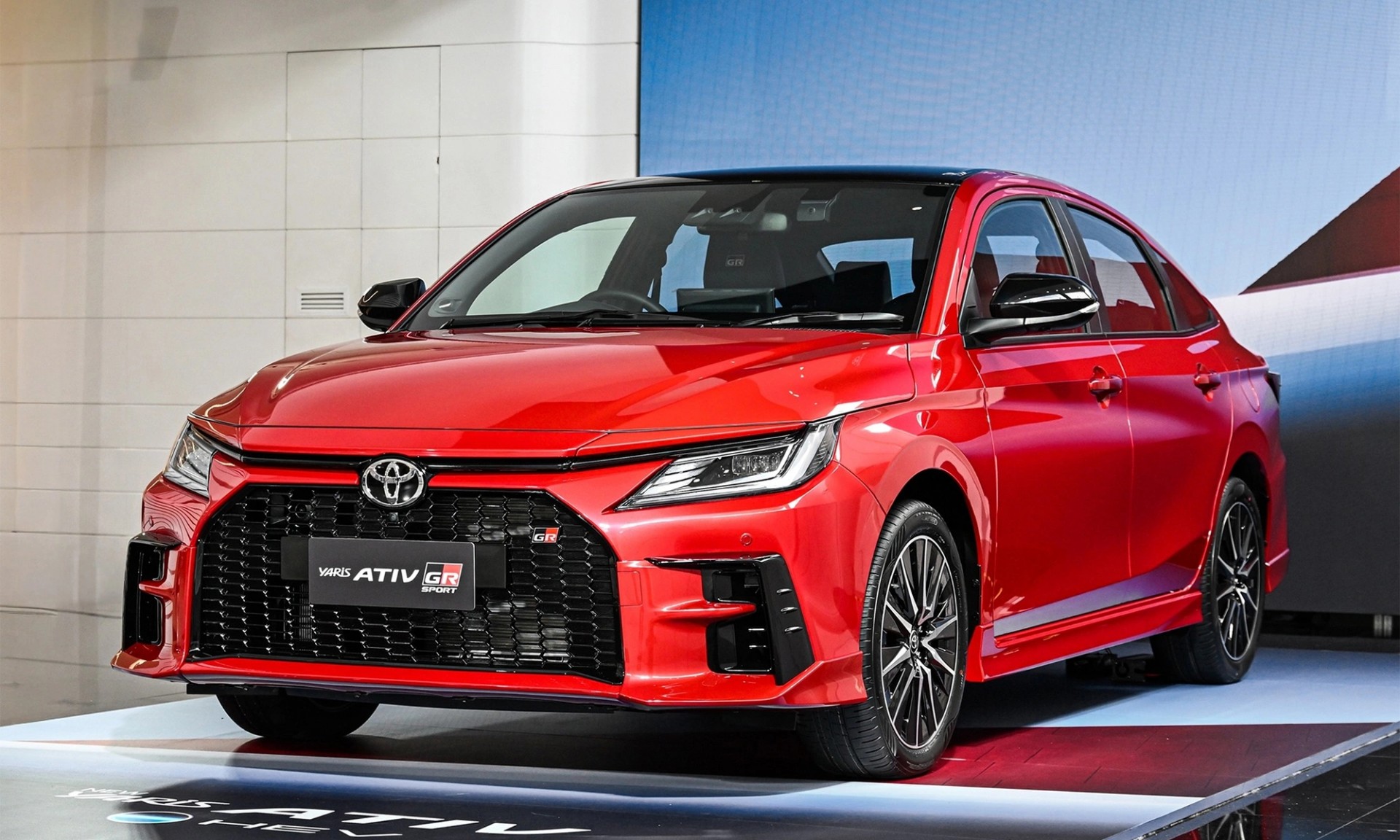 Toyota Yaris ATIV hybrid 2025 ra mắt tại Thái Lan, tiêu hao chỉ 3,4L/100km