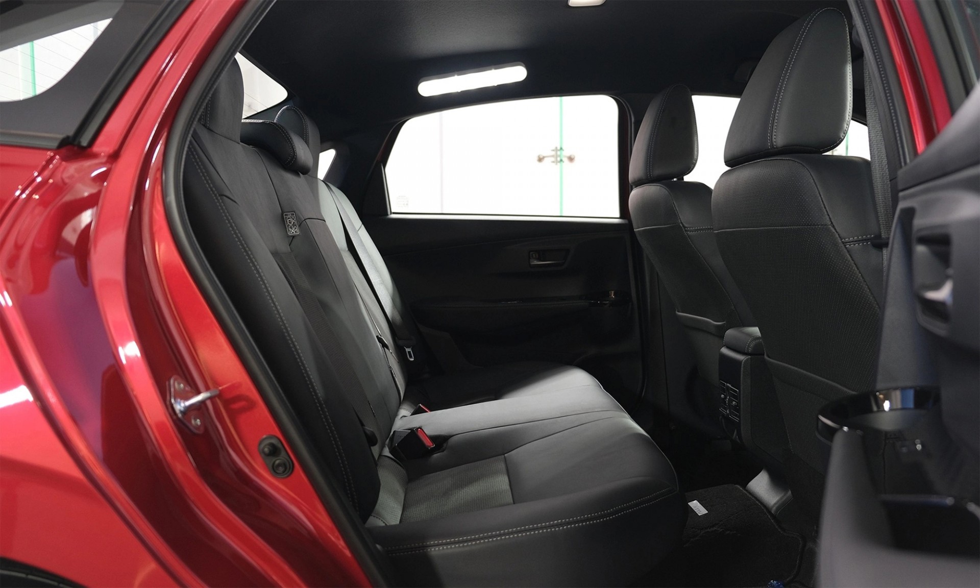 Toyota Yaris ATIV hybrid 2025 ra mắt tại Thái Lan, tiêu hao chỉ 3,4L/100km