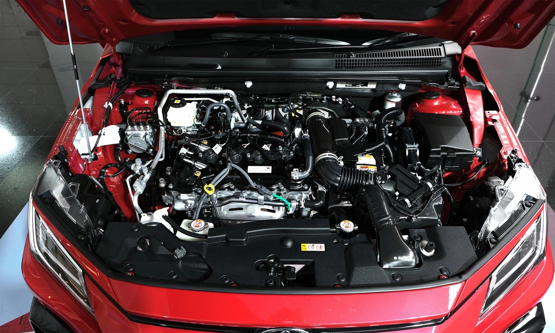 Toyota Yaris ATIV hybrid 2025 ra mắt tại Thái Lan, tiêu hao chỉ 3,4L/100km
