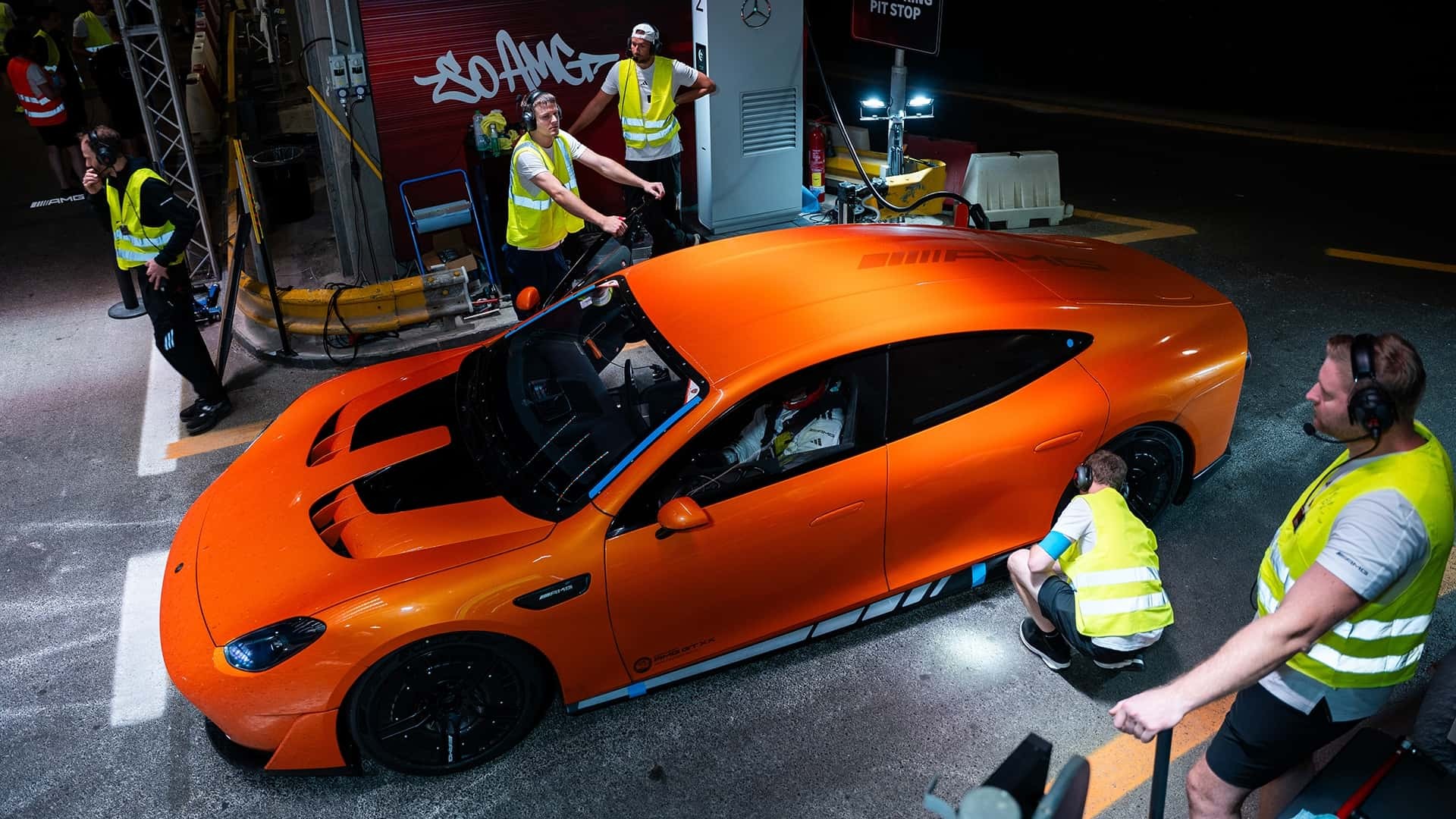 Siêu xe điện Mercedes-AMG GT XX chạy 