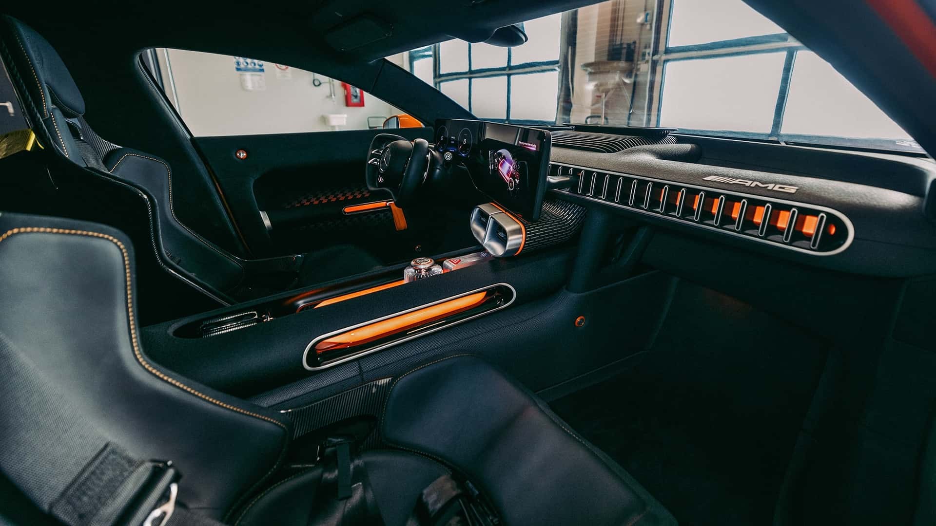 Siêu xe điện Mercedes-AMG GT XX chạy 