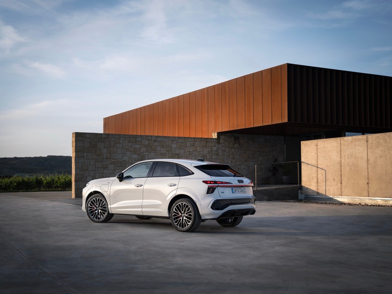 Audi Q3 Sportback thế hệ mới ra mắt, giá quy đổi từ 1,42 tỷ đồng