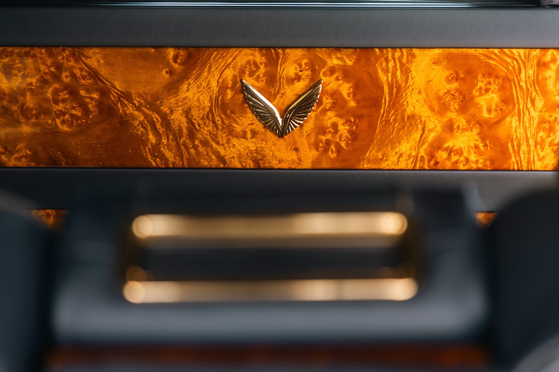 VinFast bàn giao lô xe Lạc Hồng 900 LX đưa đón nguyên thủ quốc tế, bao gồm phiên bản chống đạn