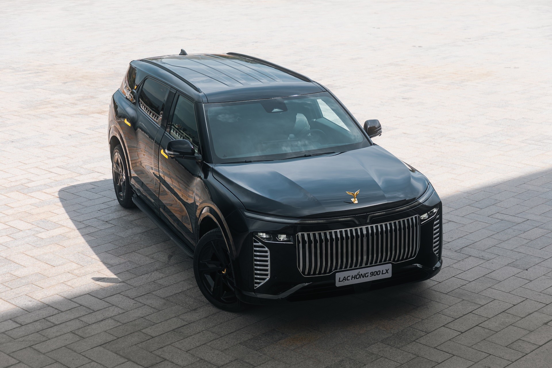 VinFast bàn giao lô xe Lạc Hồng 900 LX đưa đón nguyên thủ quốc tế, bao gồm phiên bản chống đạn