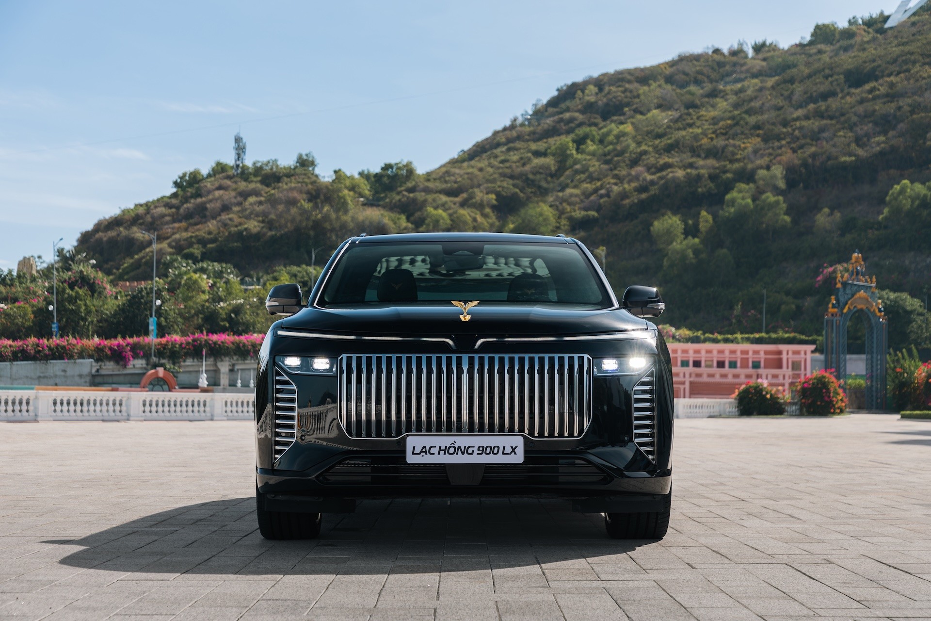 VinFast bàn giao lô xe Lạc Hồng 900 LX đưa đón nguyên thủ quốc tế, bao gồm phiên bản chống đạn