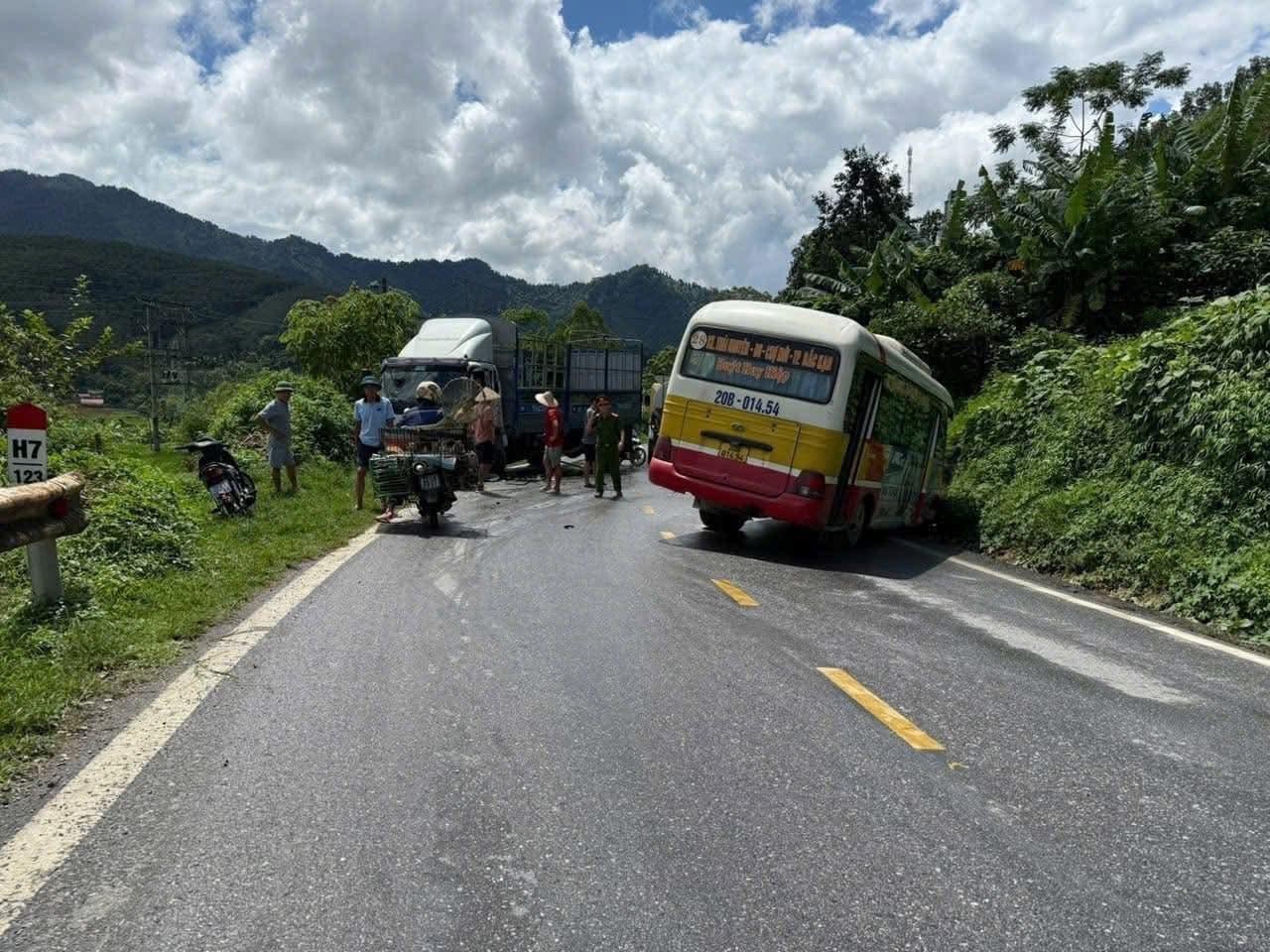 Tổng hợp tin tức tai nạn giao thông ngày 28/8/2025 Tổng hợp tin tức tai nạn giao thông ngày 28/8/2025