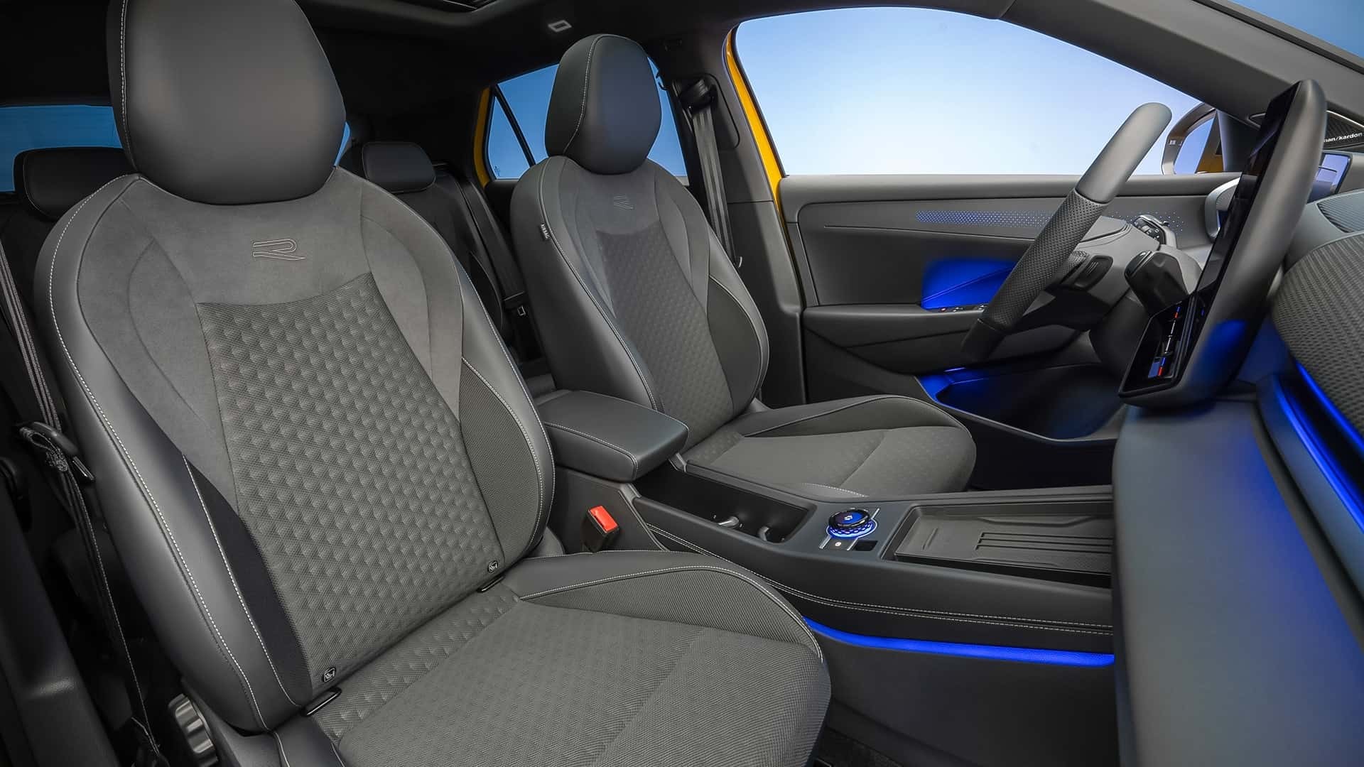 Volkswagen đã làm gì để T-Roc 2025 rộng rãi và thực dụng hơn?