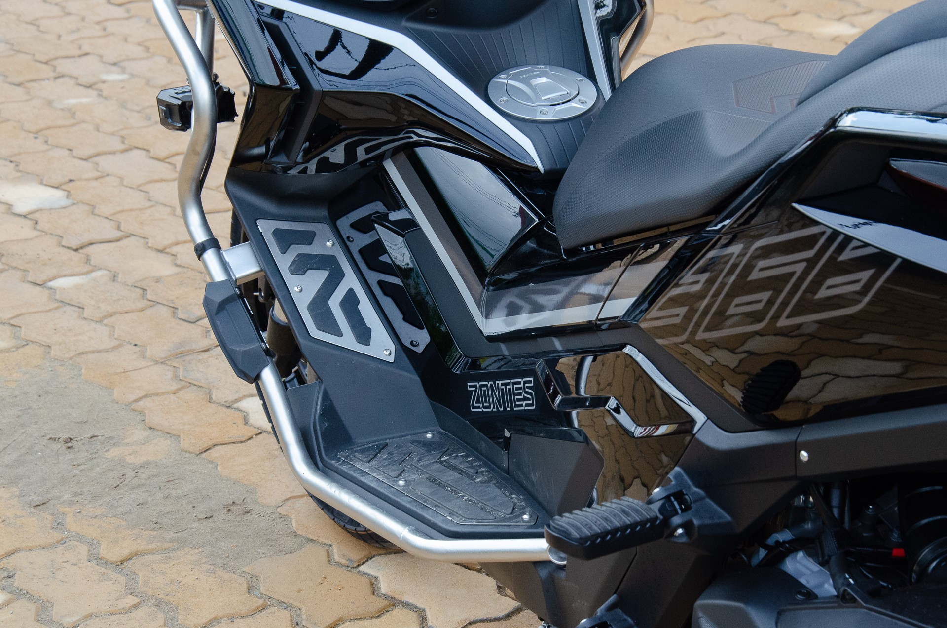 Cận cảnh Zontes 368G, xe tay ga Trung Quốc giá 138 triệu đồng