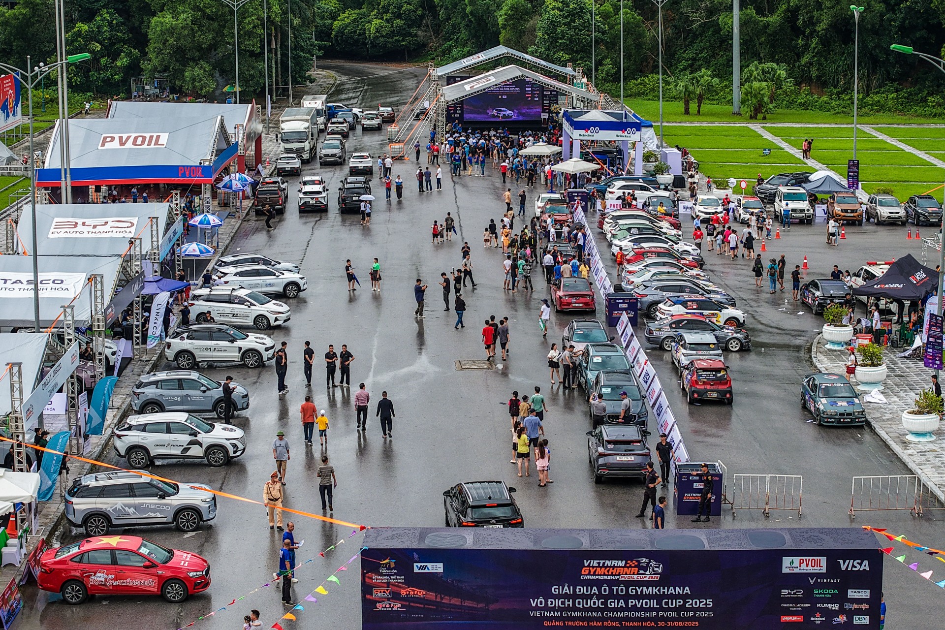 Khai mạc PVOIL VGC 2025: 26 tay đua xuất sắc tranh tài tại Quảng trường Hàm Rồng