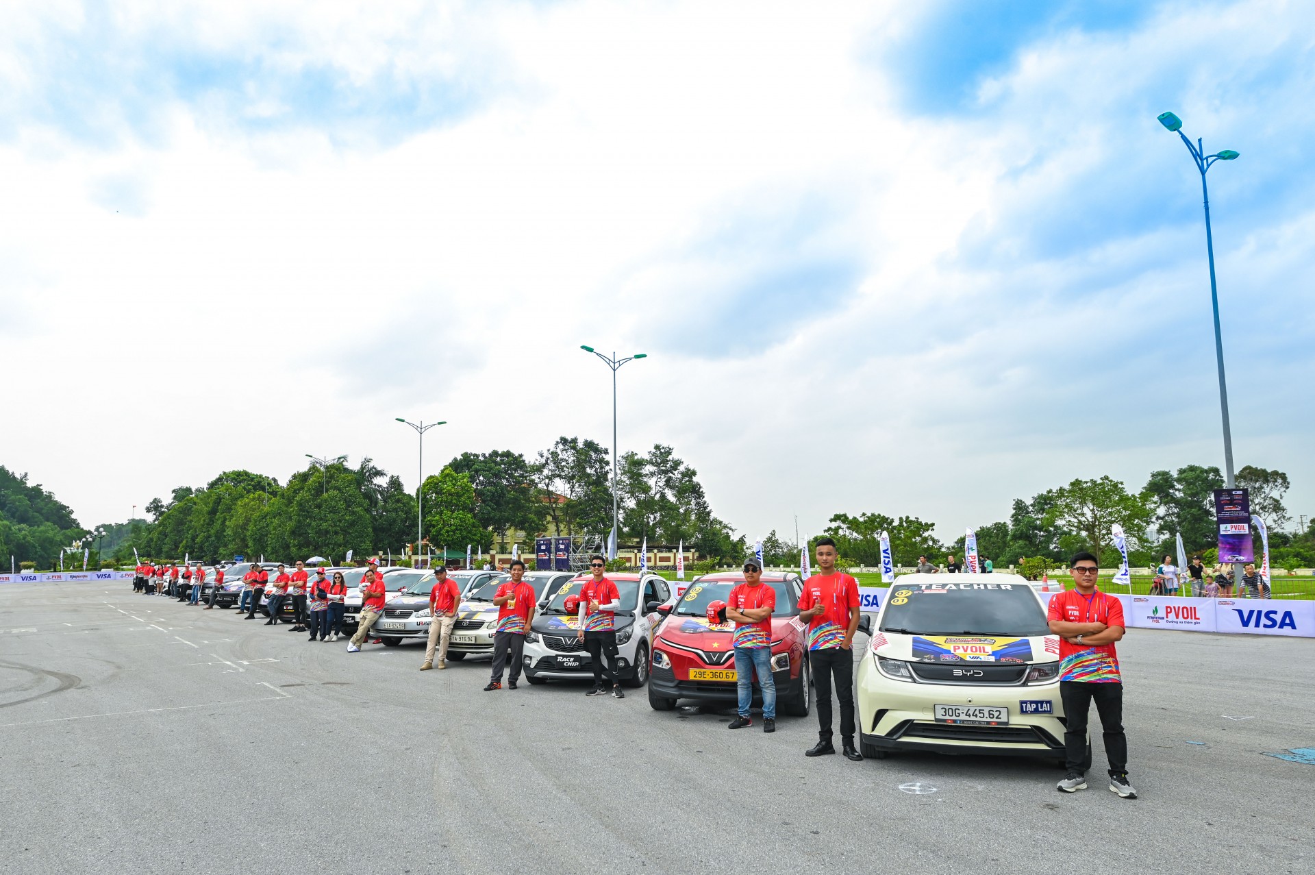 Khai mạc PVOIL VGC 2025: 26 tay đua xuất sắc tranh tài tại Quảng trường Hàm Rồng