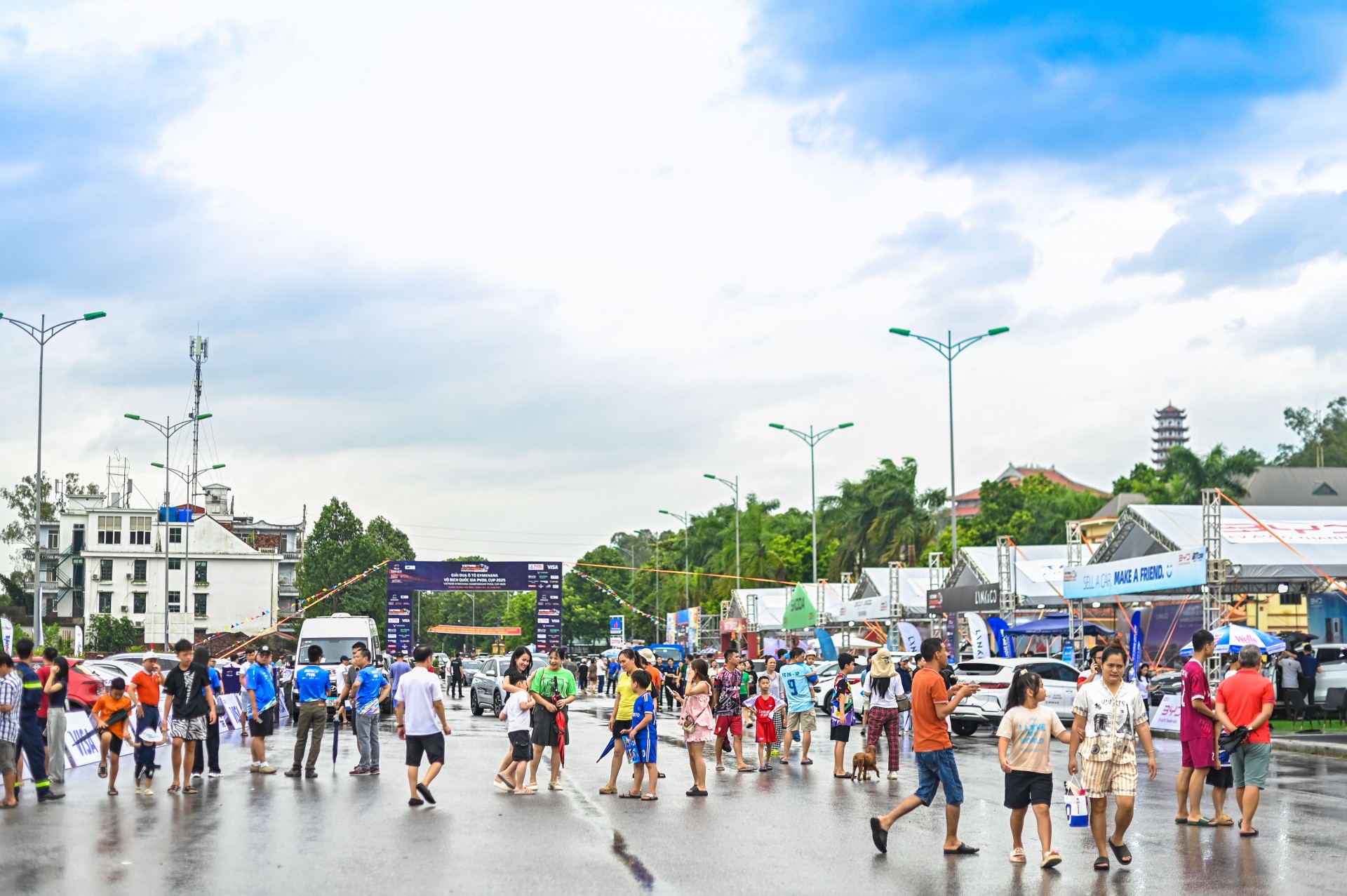 Khán giả Thanh Hoá phấn khích khi lần đầu chung kết PVOIL VGC được tổ chức tại quê nhà