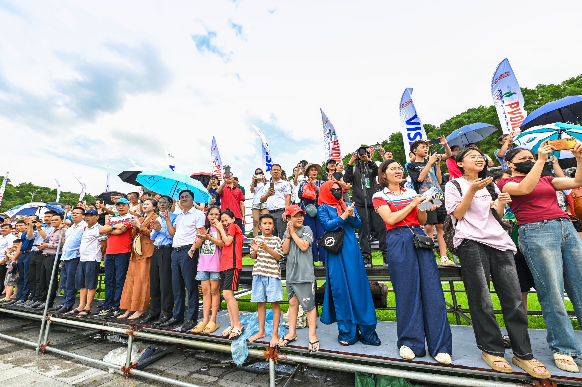 Khán giả Thanh Hoá phấn khích khi lần đầu chung kết PVOIL VGC được tổ chức tại quê nhà