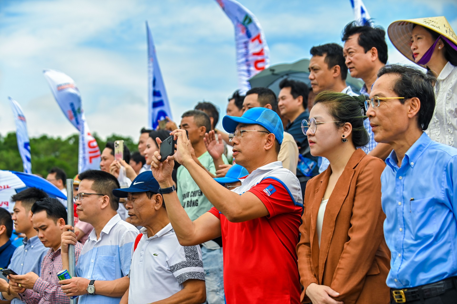 Khán giả Thanh Hoá phấn khích khi lần đầu chung kết PVOIL VGC được tổ chức tại quê nhà