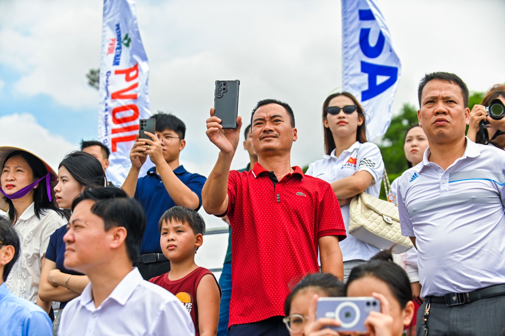 Khán giả Thanh Hoá phấn khích khi lần đầu chung kết PVOIL VGC được tổ chức tại quê nhà