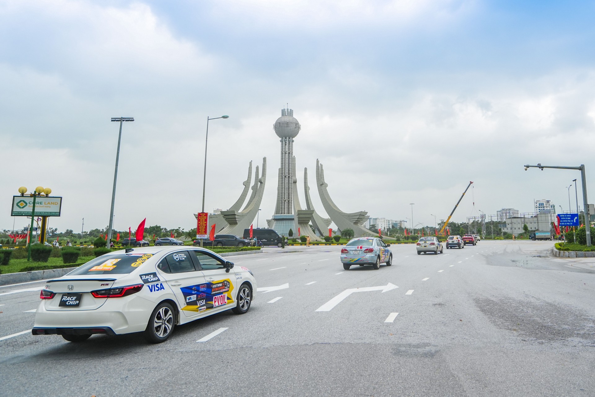 Diễu hành ô tô vinh danh các tay đua tham dự chung kết PVOIL VGC 2025 Diễu hành ô tô vinh danh các tay đua tham dự chung kết PVOIL VGC 2025