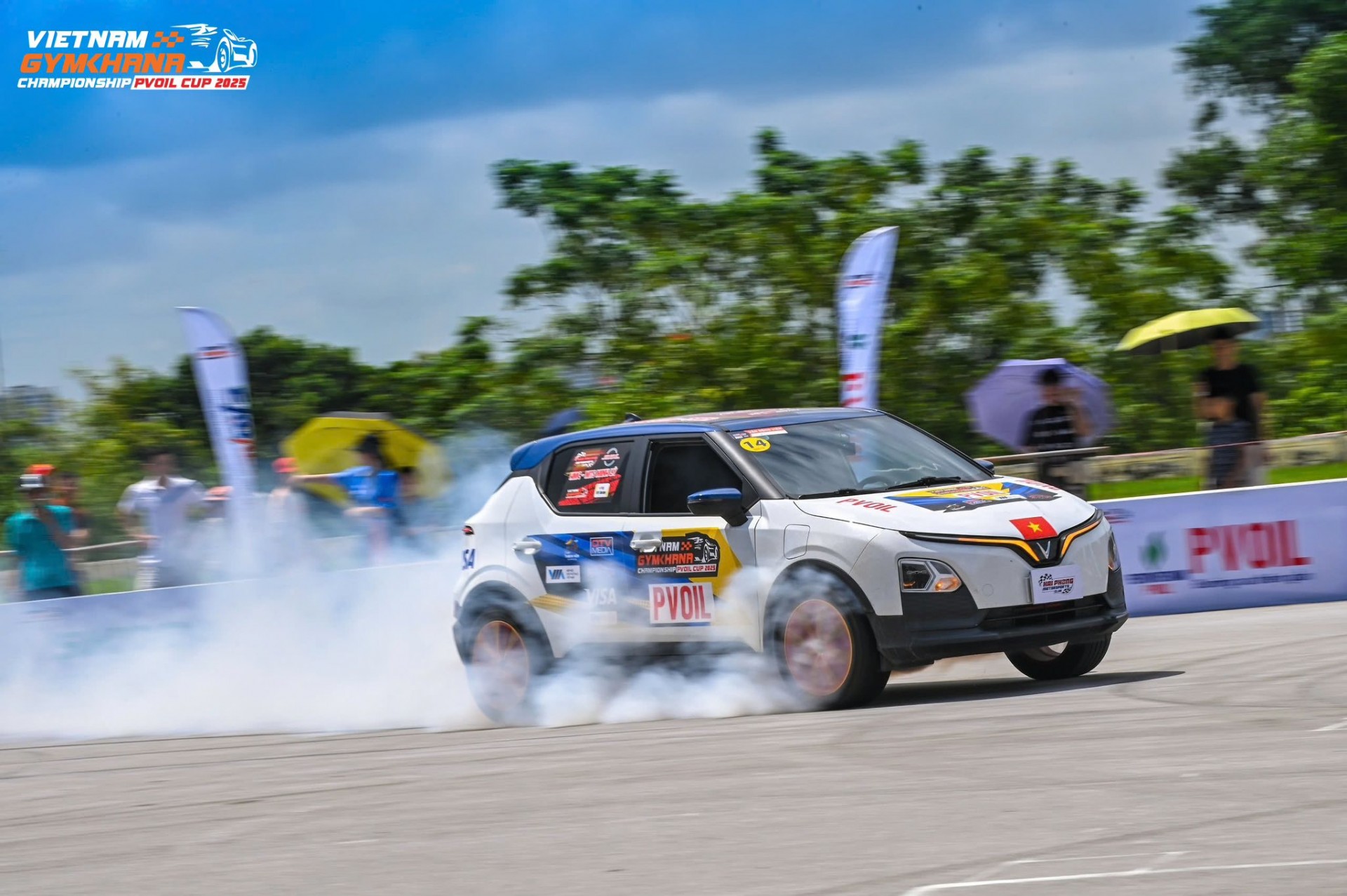 Mãn nhãn màn 'đốt lốp' tại vòng đấu loại PVOIL VGC 2025